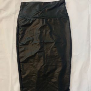 Small leather Windsor Midi Skirt